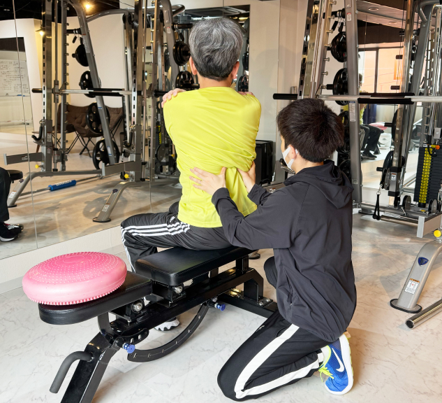 トレーニングをする男性