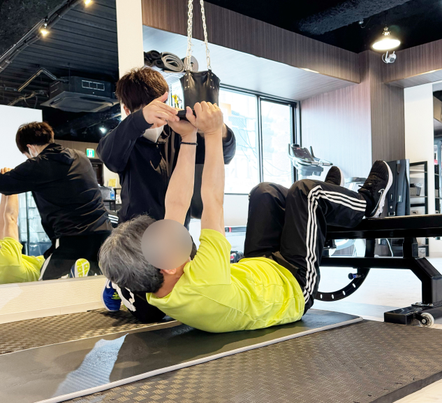 トレーニング中の男性